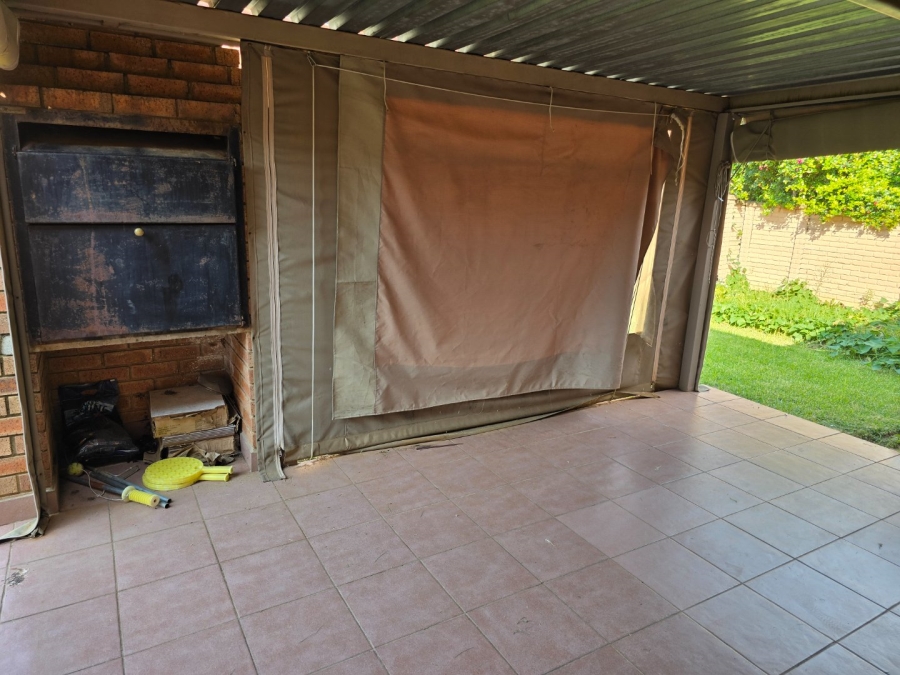 3 Bedroom Property for Sale in Willow Park Manor Gauteng