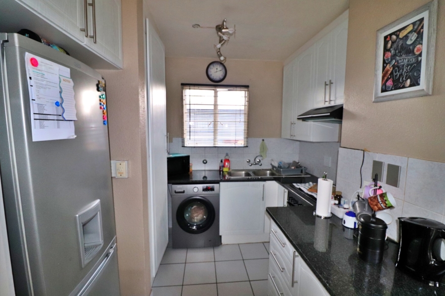  Bedroom Property for Sale in Buurendal Gauteng