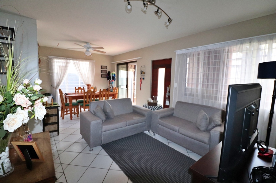  Bedroom Property for Sale in Buurendal Gauteng