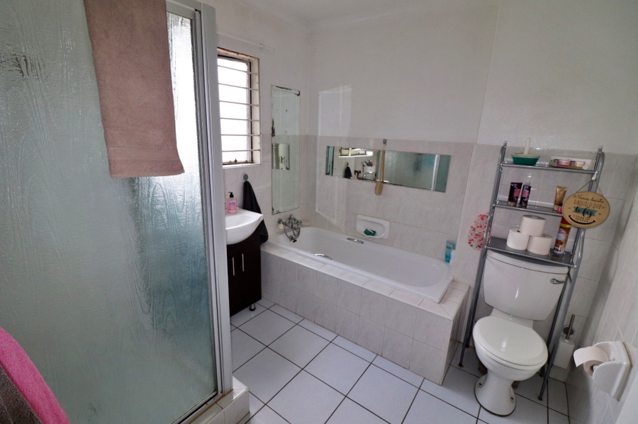  Bedroom Property for Sale in Buurendal Gauteng
