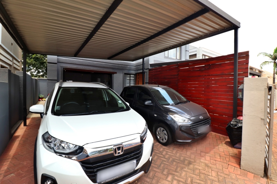  Bedroom Property for Sale in Buurendal Gauteng