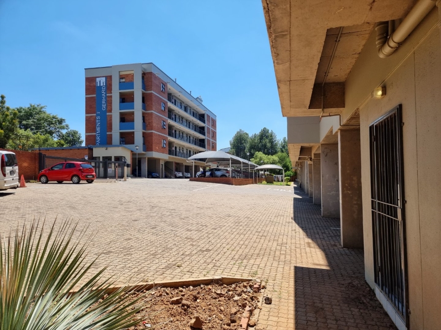 2 Bedroom Property for Sale in Die Hoewes Gauteng