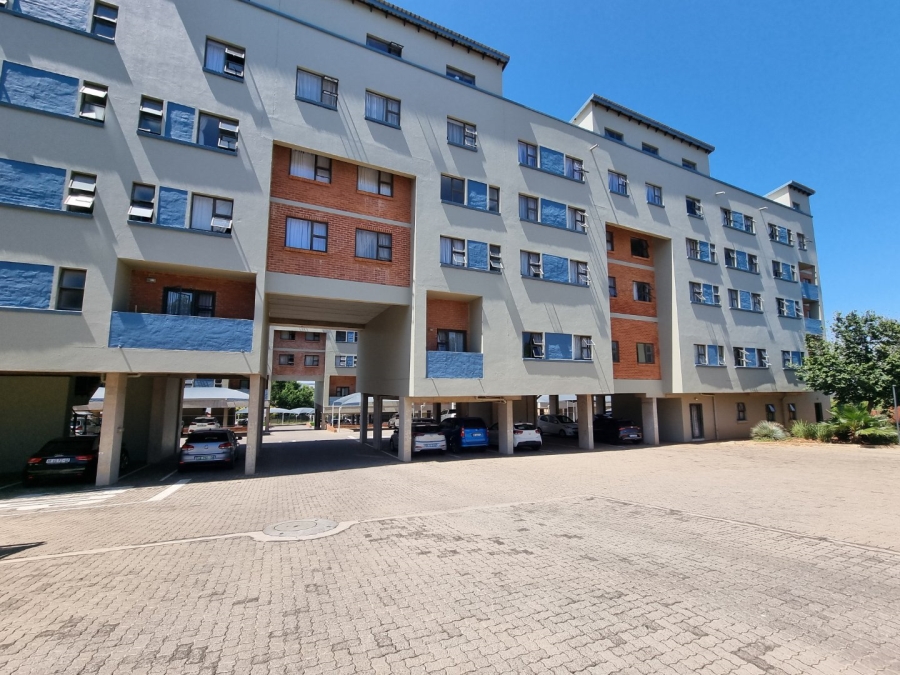 2 Bedroom Property for Sale in Die Hoewes Gauteng
