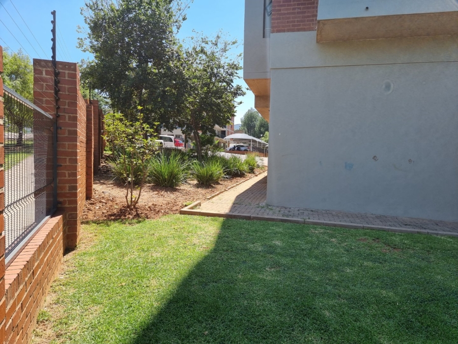 2 Bedroom Property for Sale in Die Hoewes Gauteng
