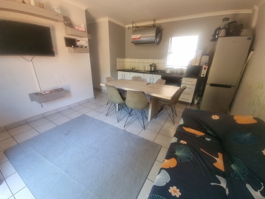 2 Bedroom Property for Sale in Die Hoewes Gauteng