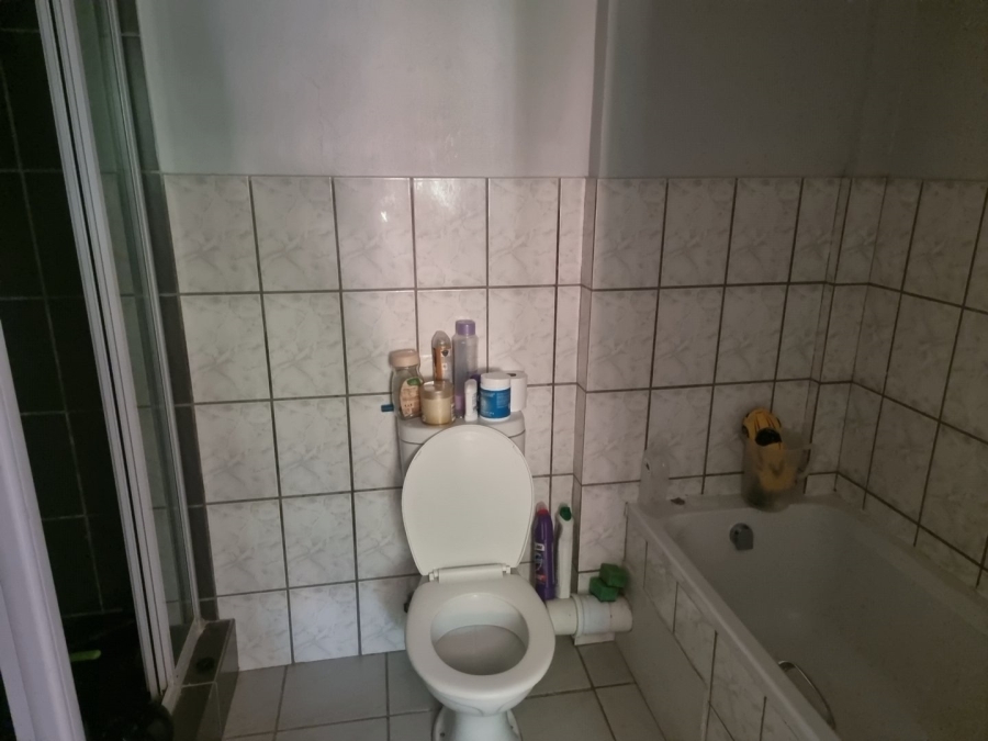 2 Bedroom Property for Sale in Die Hoewes Gauteng