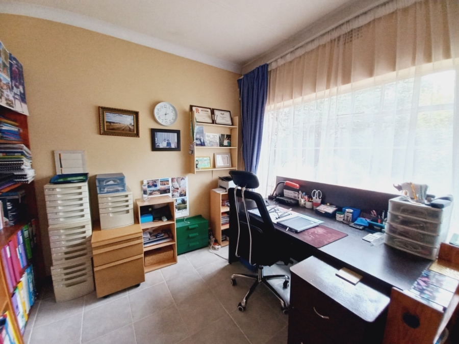 3 Bedroom Property for Sale in Eastleigh Ridge Gauteng