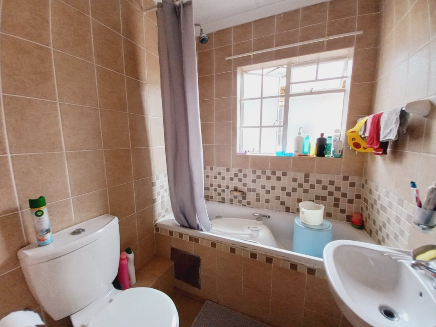 2 Bedroom Property for Sale in Primrose Hill Gauteng