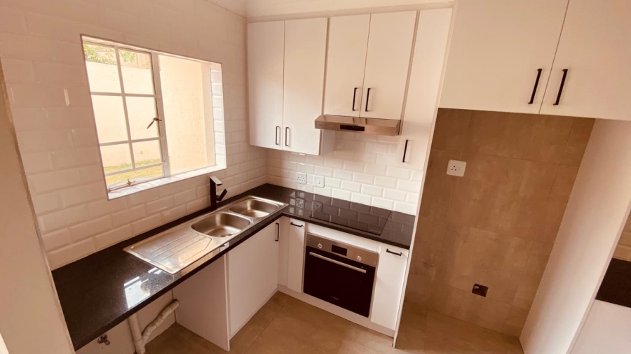 2 Bedroom Property for Sale in Rooihuiskraal North Gauteng