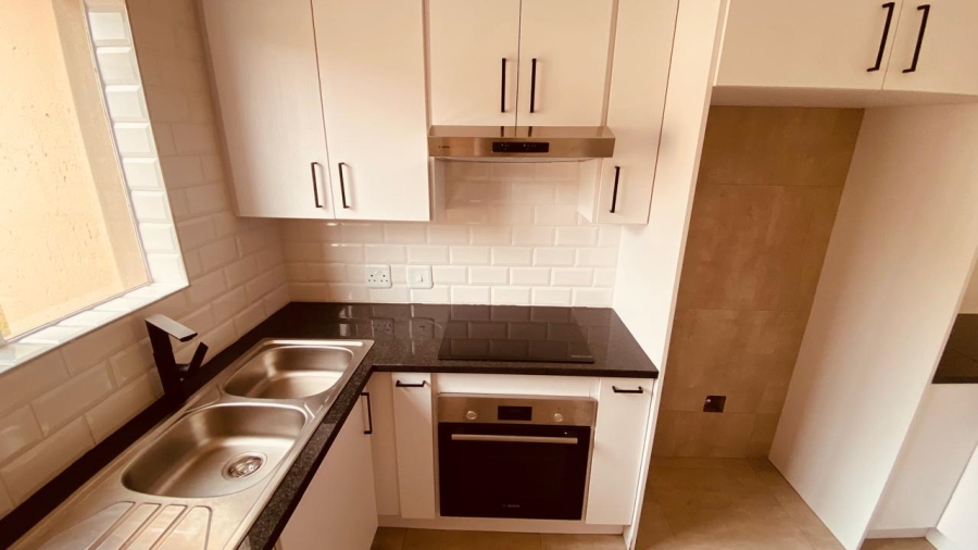 2 Bedroom Property for Sale in Rooihuiskraal North Gauteng