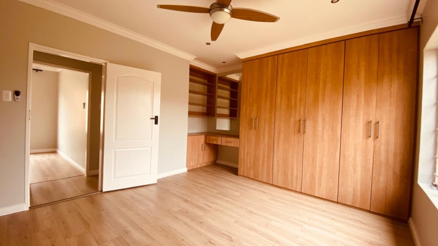 2 Bedroom Property for Sale in Rooihuiskraal North Gauteng