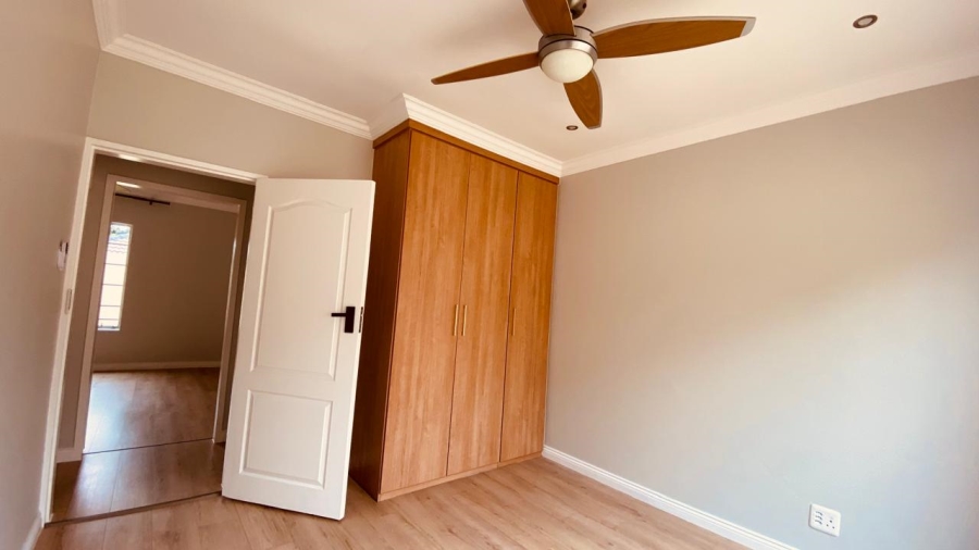 2 Bedroom Property for Sale in Rooihuiskraal North Gauteng