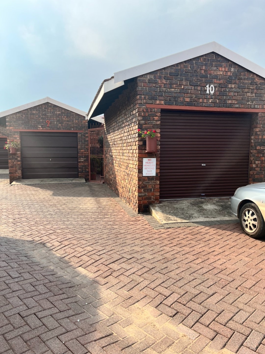  Bedroom Property for Sale in Three Rivers Gauteng