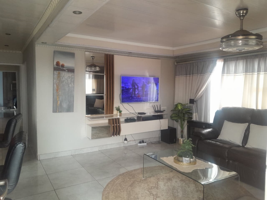 3 Bedroom Property for Sale in Dawn Park Gauteng