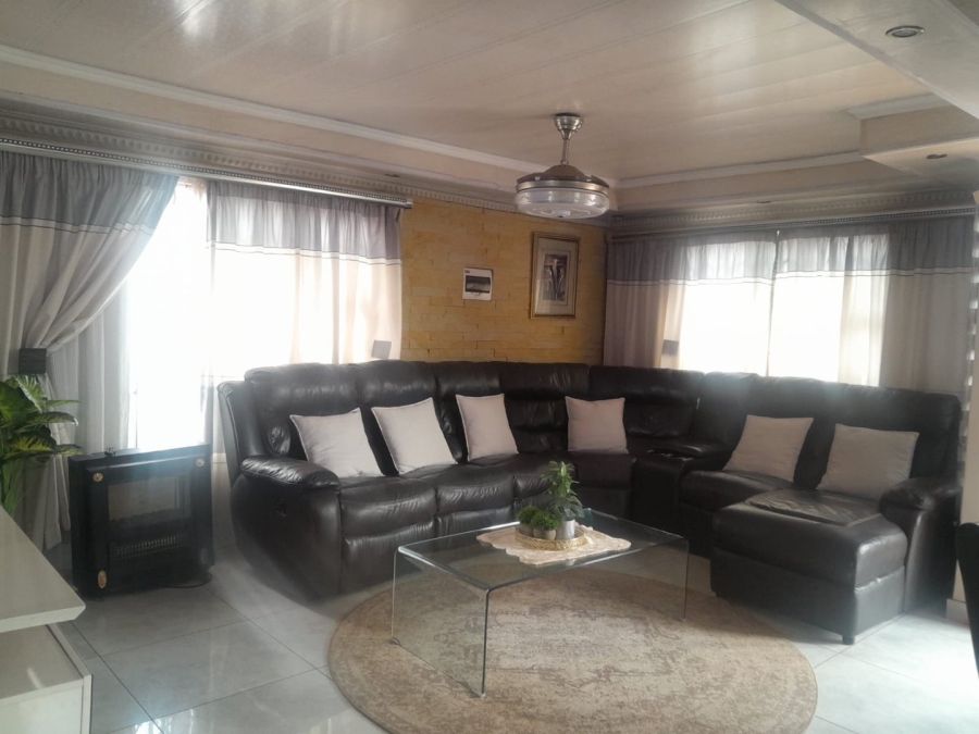 3 Bedroom Property for Sale in Dawn Park Gauteng