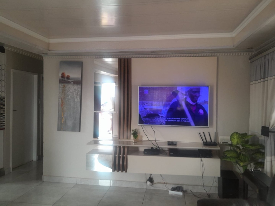 3 Bedroom Property for Sale in Dawn Park Gauteng