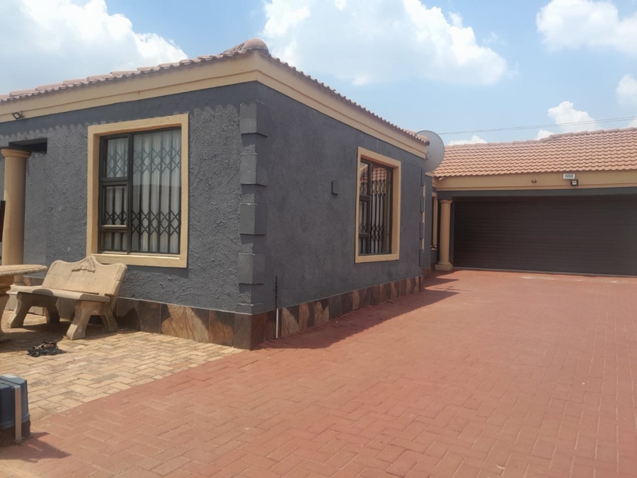 3 Bedroom Property for Sale in Dawn Park Gauteng