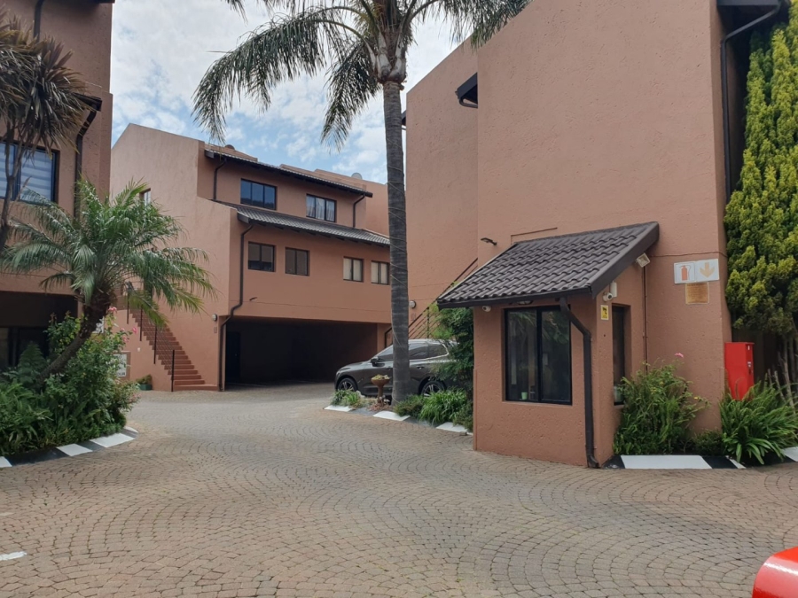 To Let 3 Bedroom Property for Rent in Buurendal Gauteng