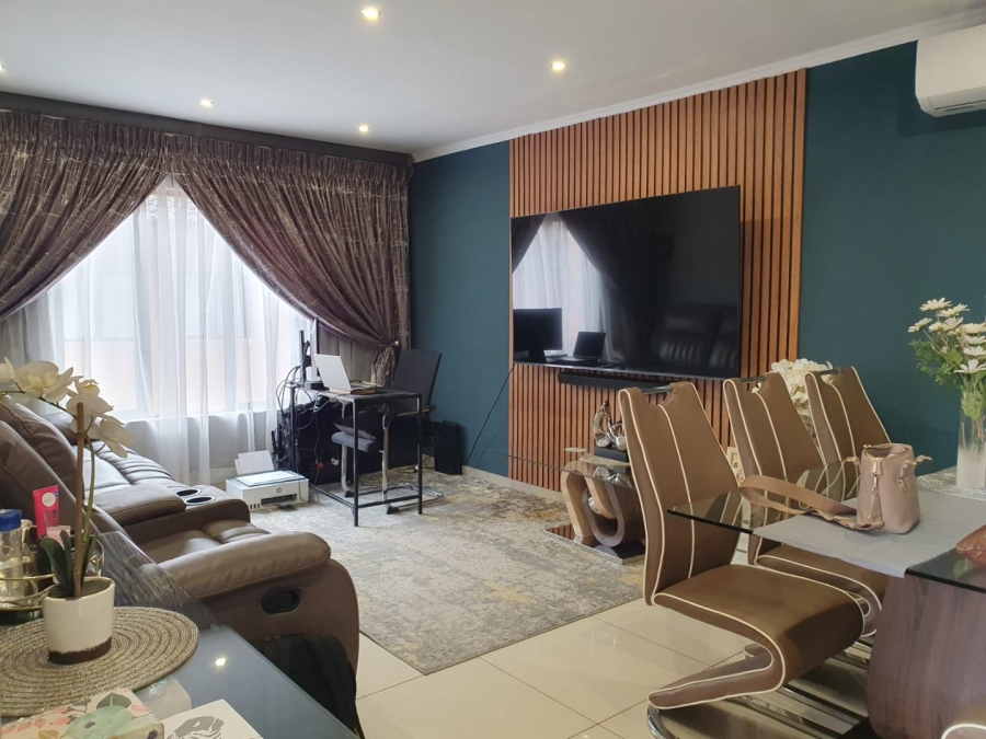 To Let 3 Bedroom Property for Rent in Buurendal Gauteng