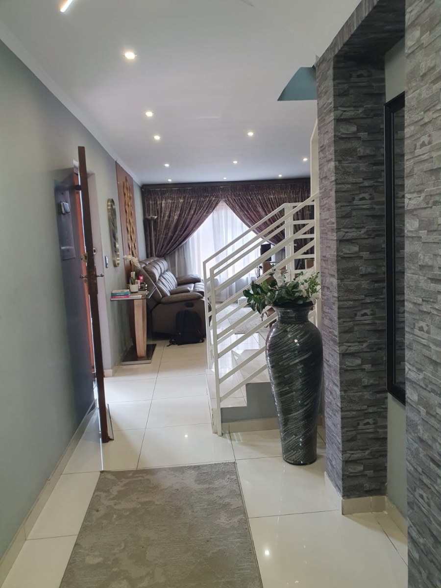To Let 3 Bedroom Property for Rent in Buurendal Gauteng
