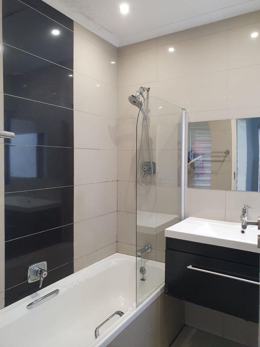 To Let 3 Bedroom Property for Rent in Buurendal Gauteng