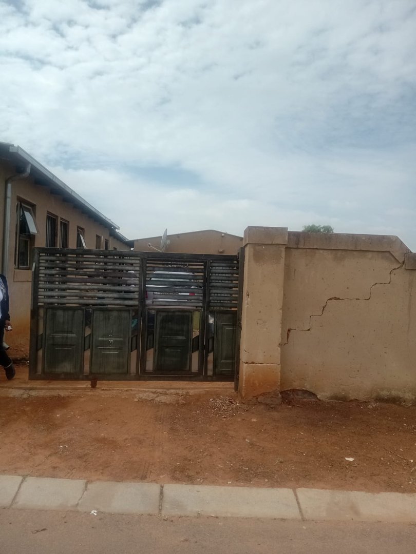 2 Bedroom Property for Sale in Thinasonke Gauteng