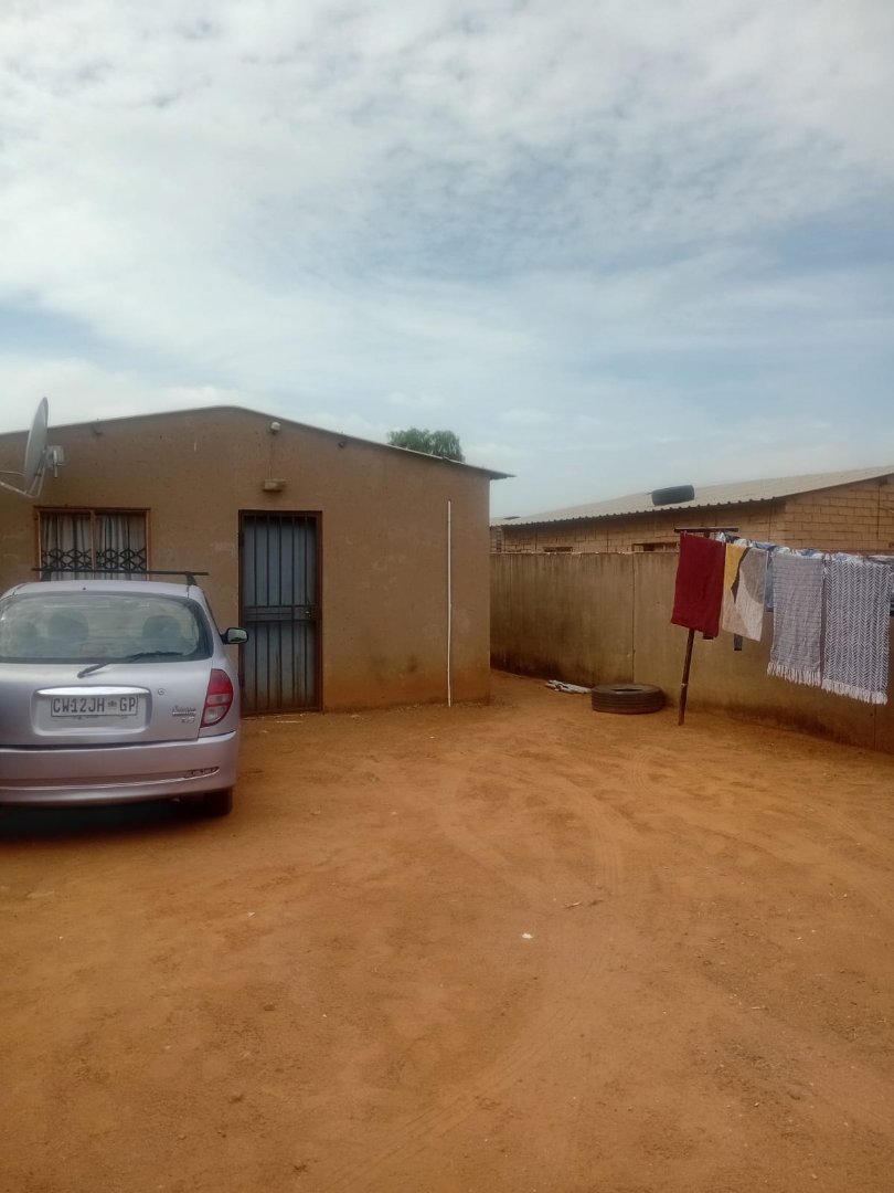 2 Bedroom Property for Sale in Thinasonke Gauteng