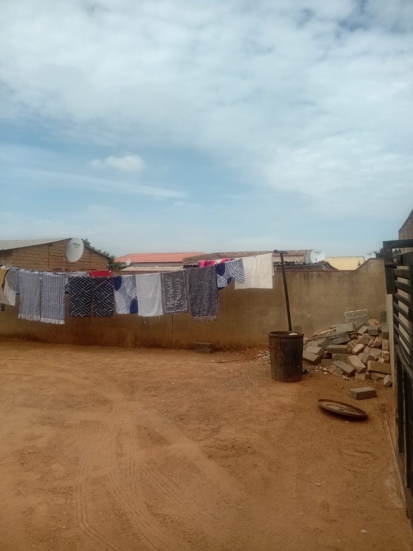 2 Bedroom Property for Sale in Thinasonke Gauteng