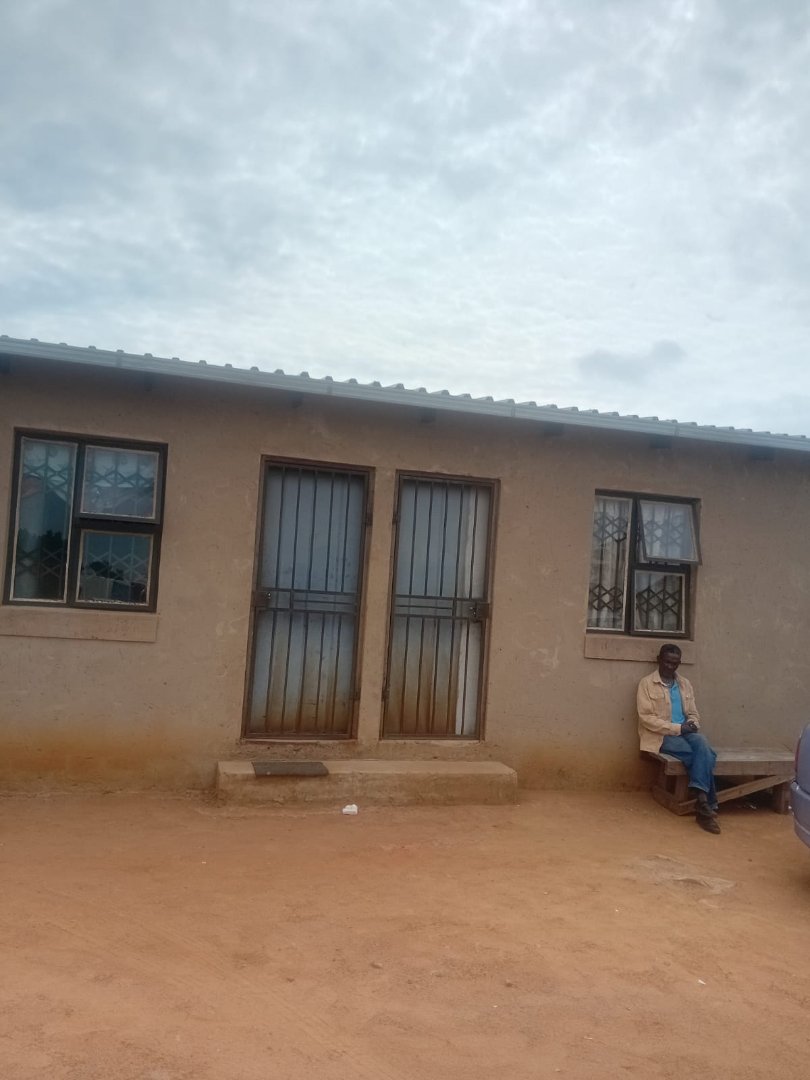 2 Bedroom Property for Sale in Thinasonke Gauteng