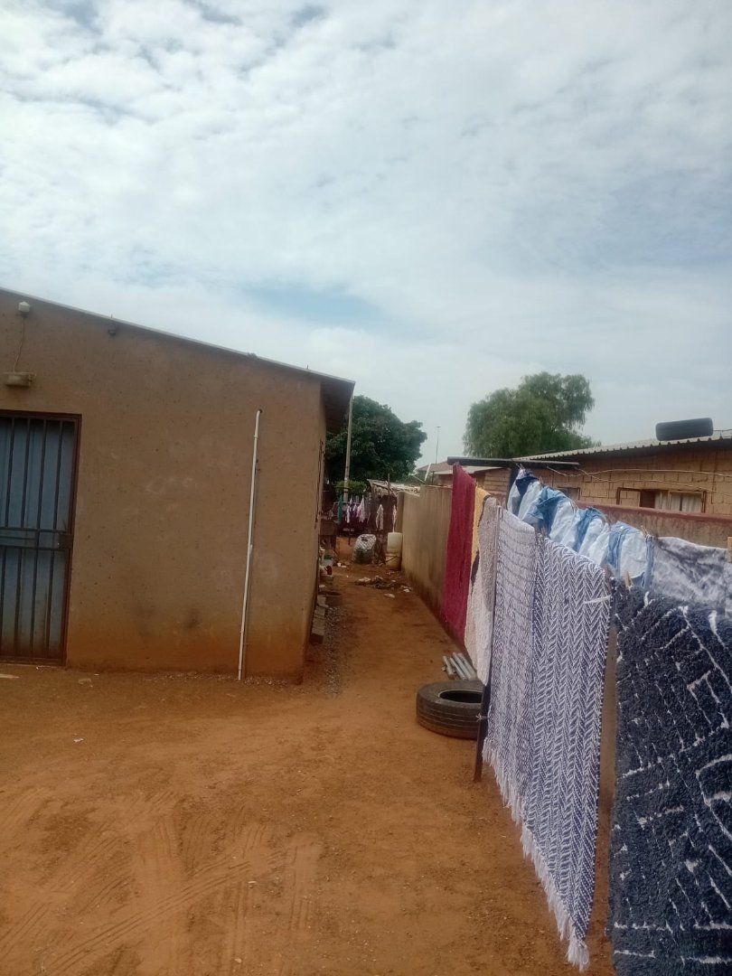 2 Bedroom Property for Sale in Thinasonke Gauteng