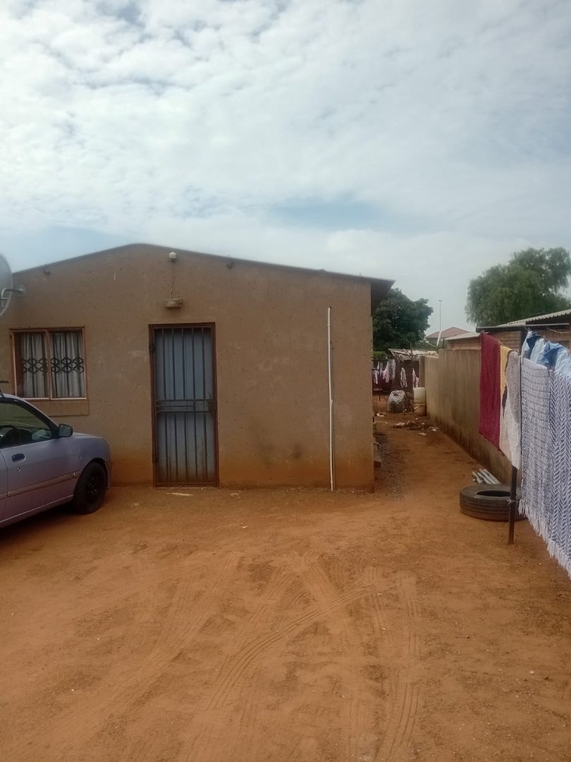 2 Bedroom Property for Sale in Thinasonke Gauteng
