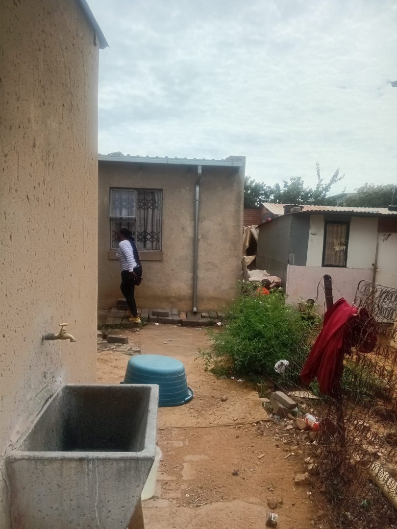 2 Bedroom Property for Sale in Thinasonke Gauteng