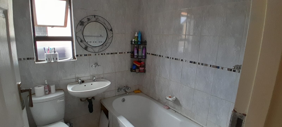 3 Bedroom Property for Sale in Windmill Park Gauteng