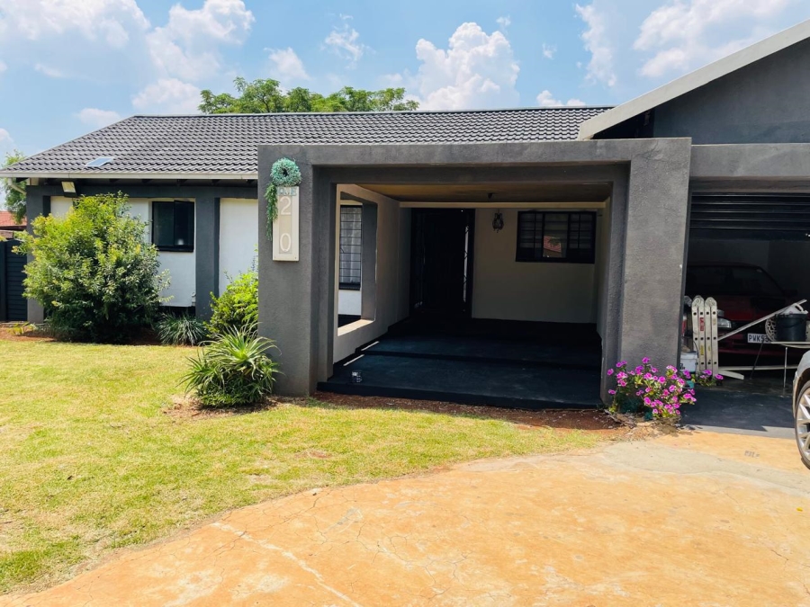 3 Bedroom Property for Sale in Dawn Park Gauteng