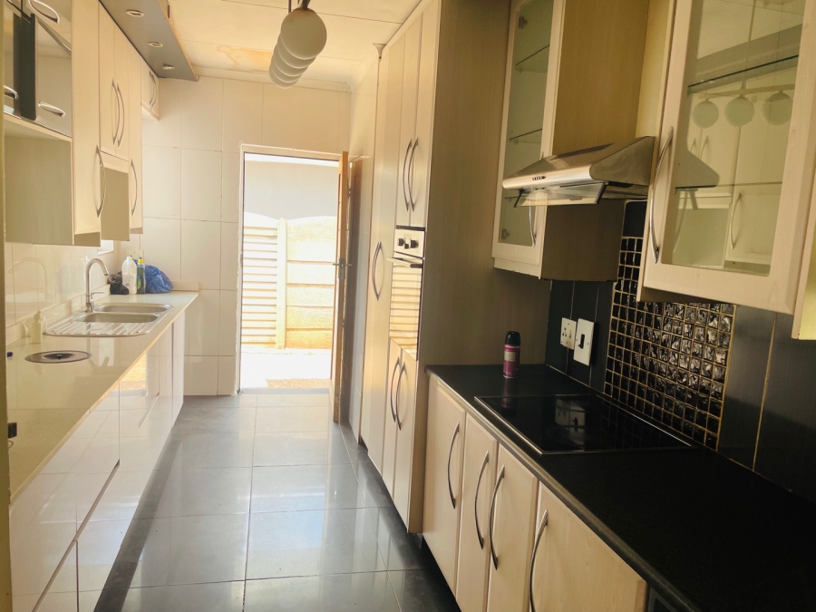 3 Bedroom Property for Sale in Dawn Park Gauteng