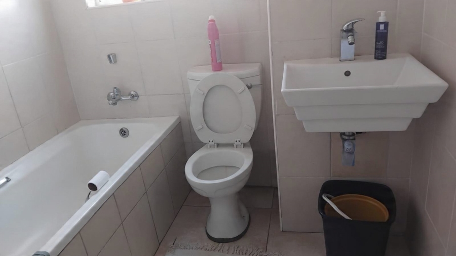 To Let 2 Bedroom Property for Rent in Klipfontein Gauteng