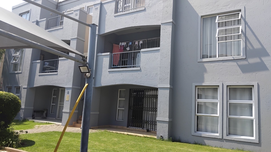 To Let 2 Bedroom Property for Rent in Klipfontein Gauteng