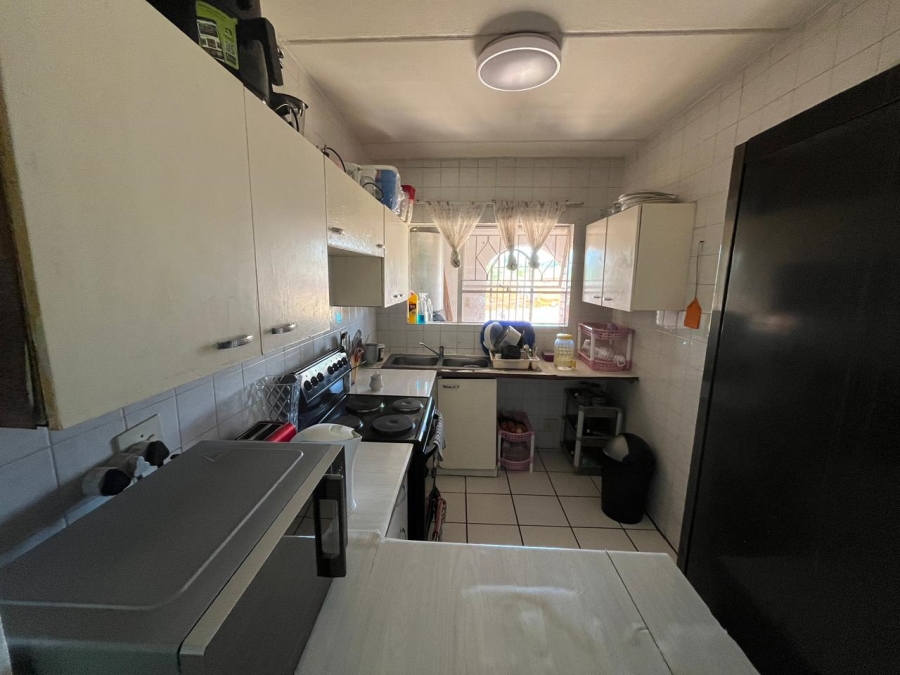 2 Bedroom Property for Sale in Buccleuch Gauteng