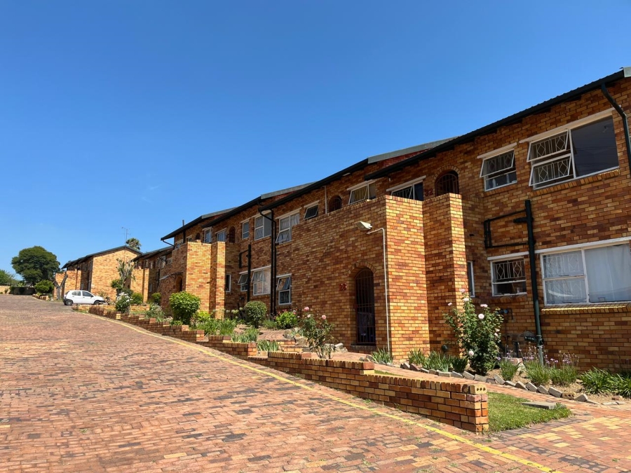 2 Bedroom Property for Sale in Buccleuch Gauteng