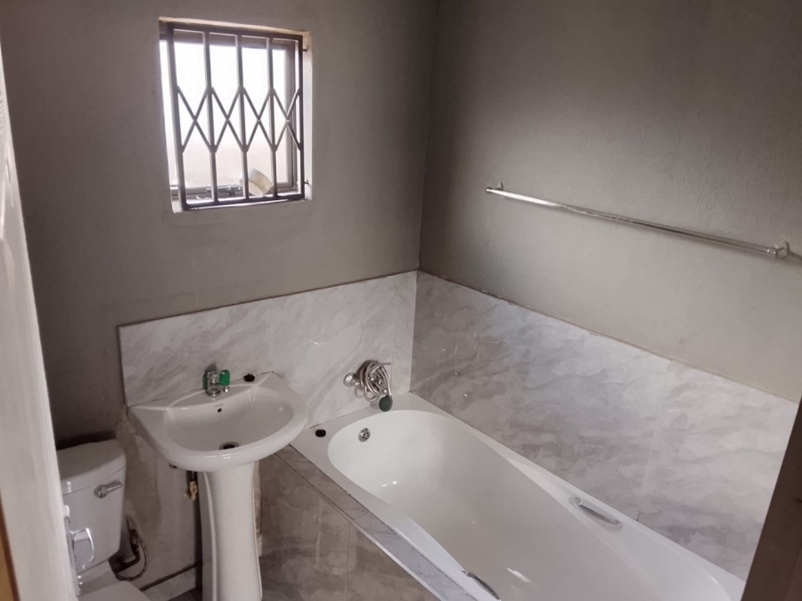 To Let 2 Bedroom Property for Rent in Protea Glen Gauteng