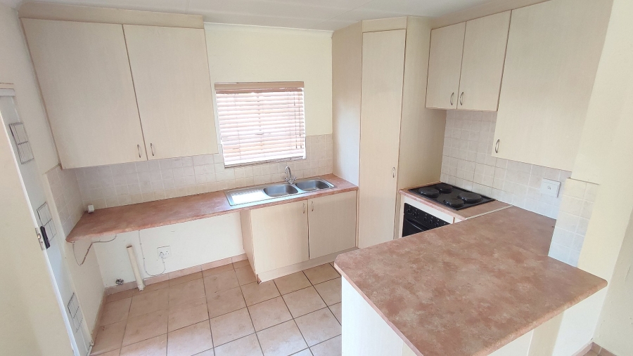 2 Bedroom Property for Sale in Heuwelsig Estate Gauteng