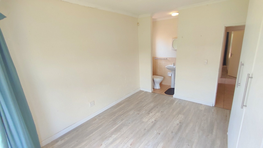 2 Bedroom Property for Sale in Heuwelsig Estate Gauteng