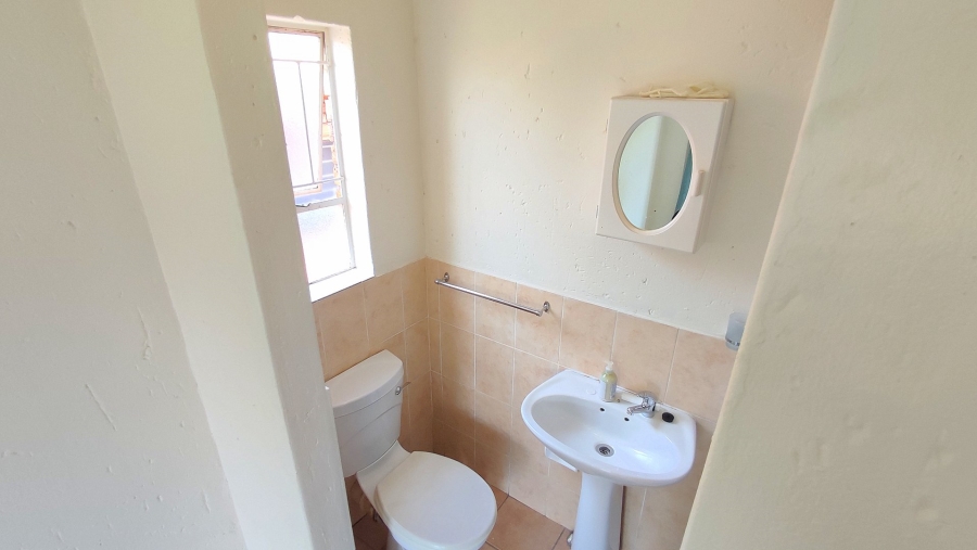 2 Bedroom Property for Sale in Heuwelsig Estate Gauteng