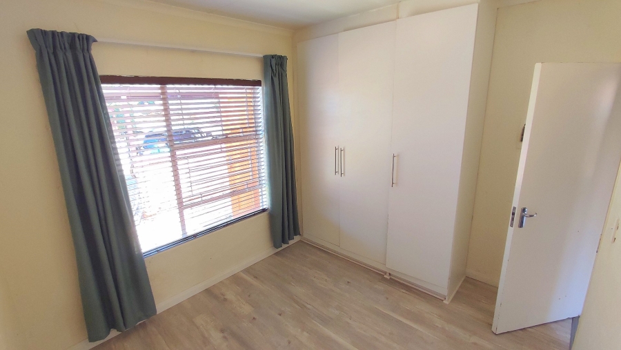 2 Bedroom Property for Sale in Heuwelsig Estate Gauteng