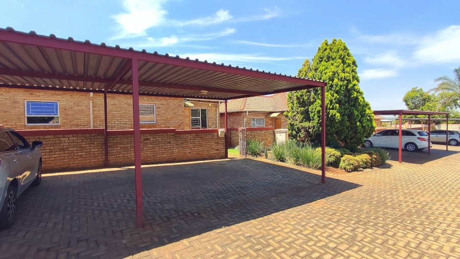 2 Bedroom Property for Sale in Heuwelsig Estate Gauteng