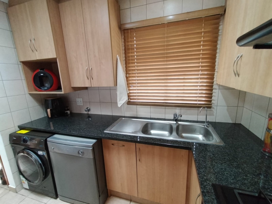 2 Bedroom Property for Sale in Annlin Gauteng
