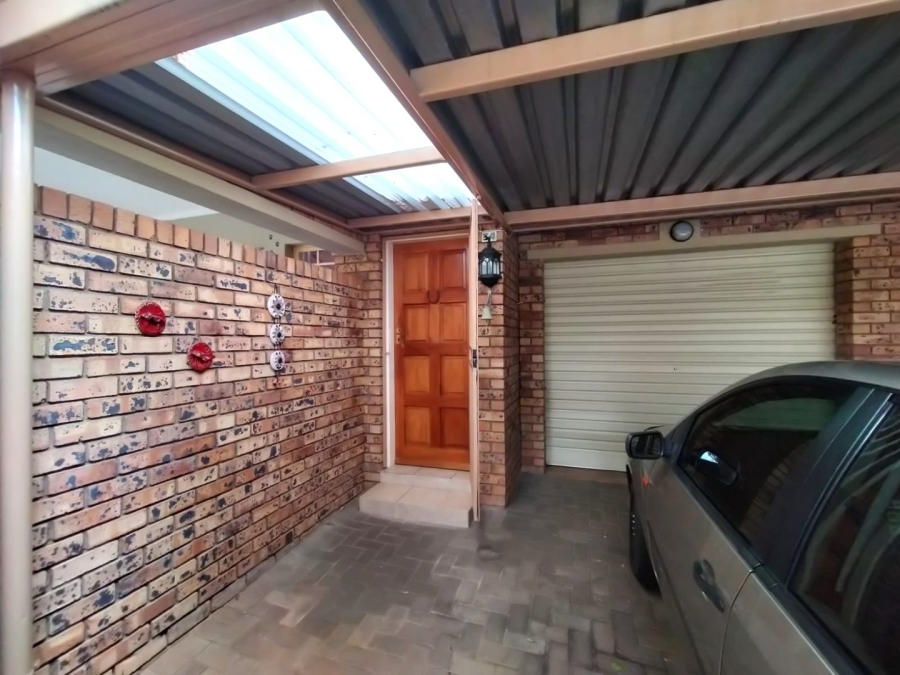 2 Bedroom Property for Sale in Annlin Gauteng