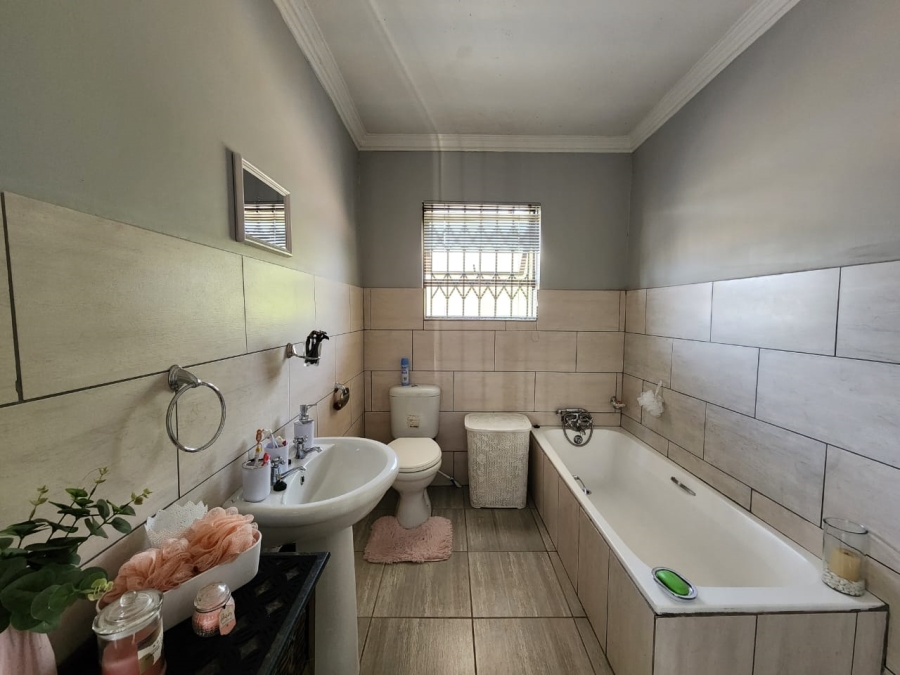 3 Bedroom Property for Sale in Daggafontein Gauteng