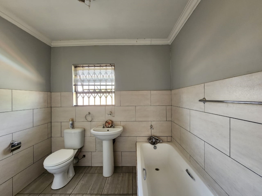 3 Bedroom Property for Sale in Daggafontein Gauteng