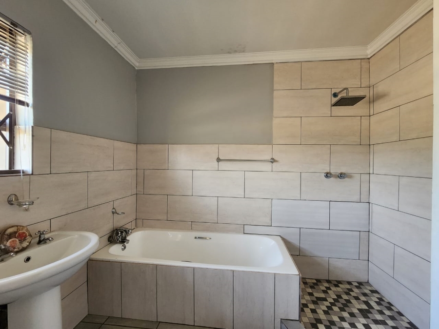 3 Bedroom Property for Sale in Daggafontein Gauteng